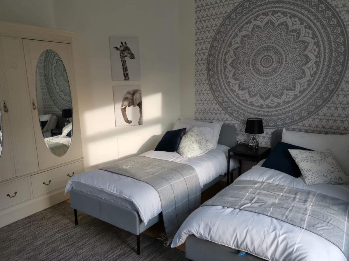 מנצ'סטר Corner House, Sleeps 8 In 4 Bedrooms, Near Train Station, Great Value! מראה חיצוני תמונה
